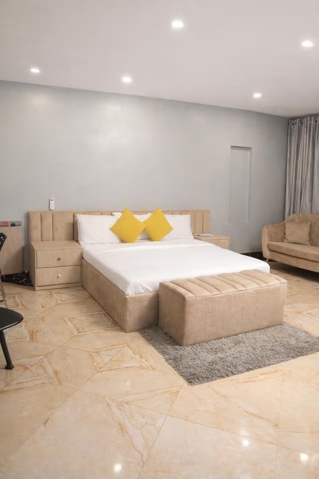 Iroko Room 1