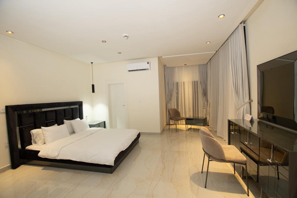 Junior Luxury Suite – Living Room View 1