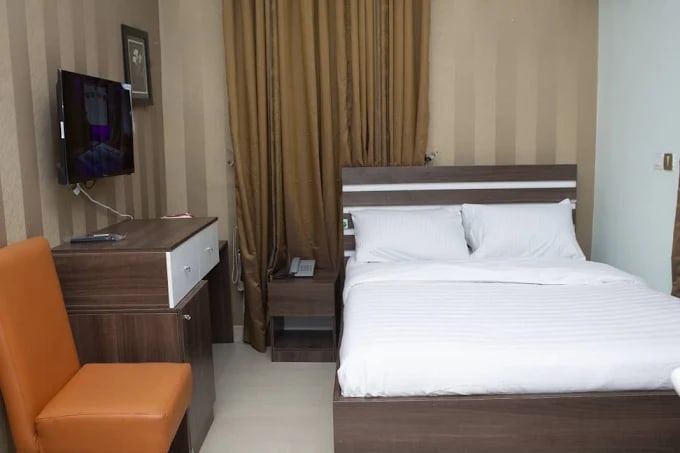 Suites 1