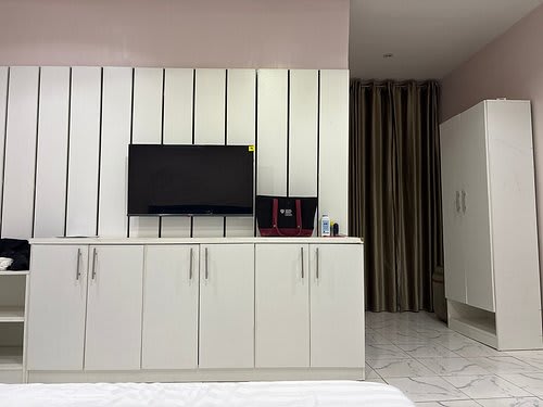 Executive Suite 1