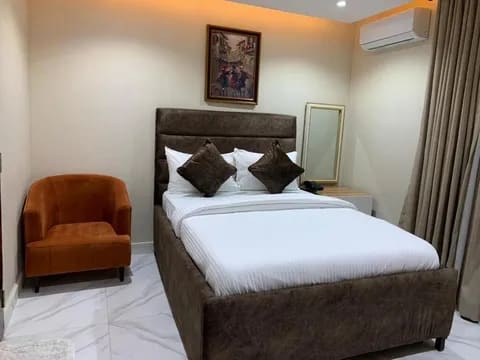 EXECUTIVE SUITE – CHOICE SUITES SIGNATURE 1