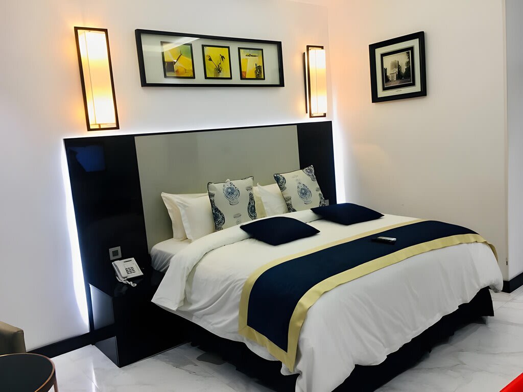 Alcove 1