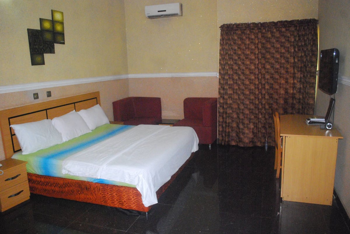 Carinton Suite 1