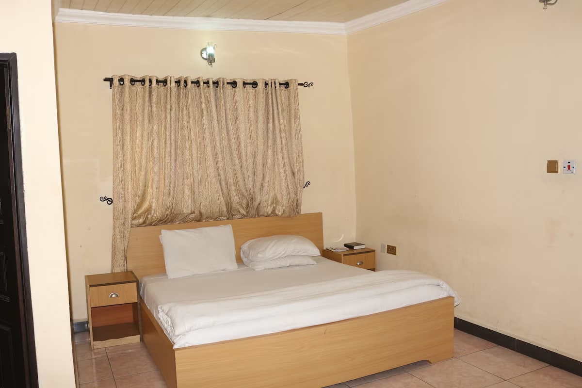 Business Suite 1