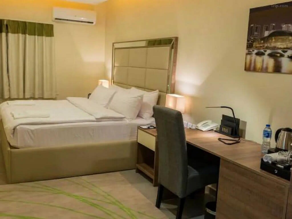 Business Suite 1