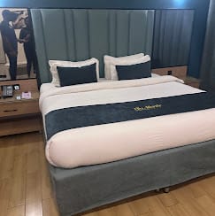 Superior King Room 1