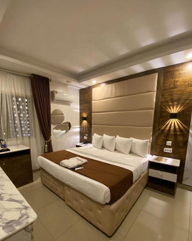 EXECUTIVE ROYAL 1
