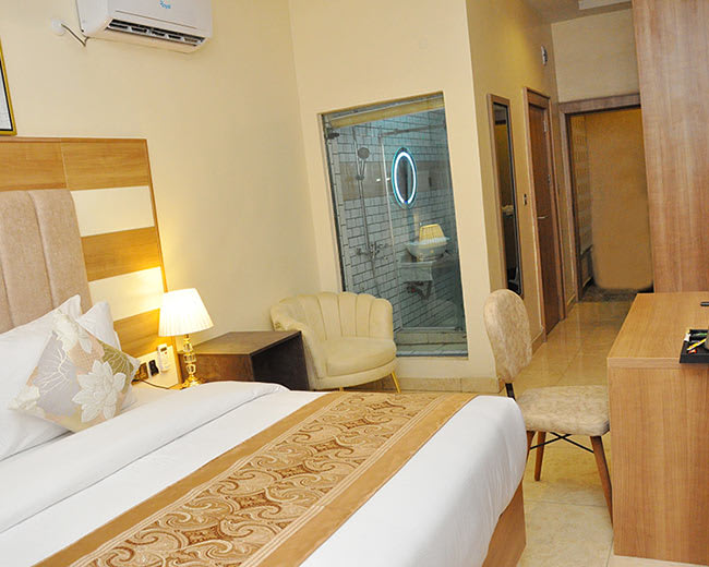 Queen Room 1