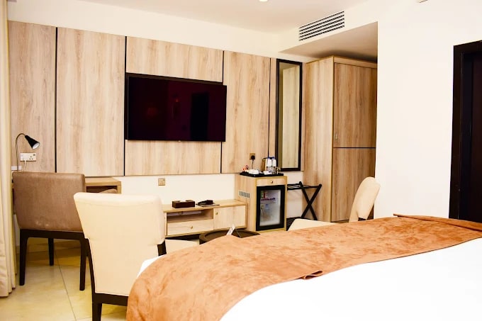 Deluxe Suite 1