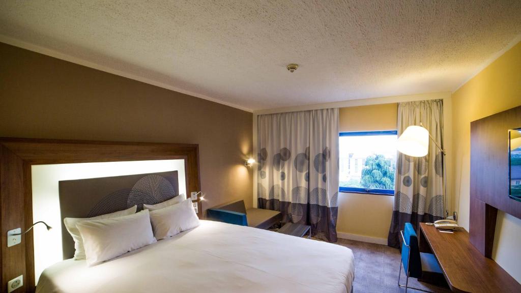 Executive Suite with 1 double bed andconnecting room 1