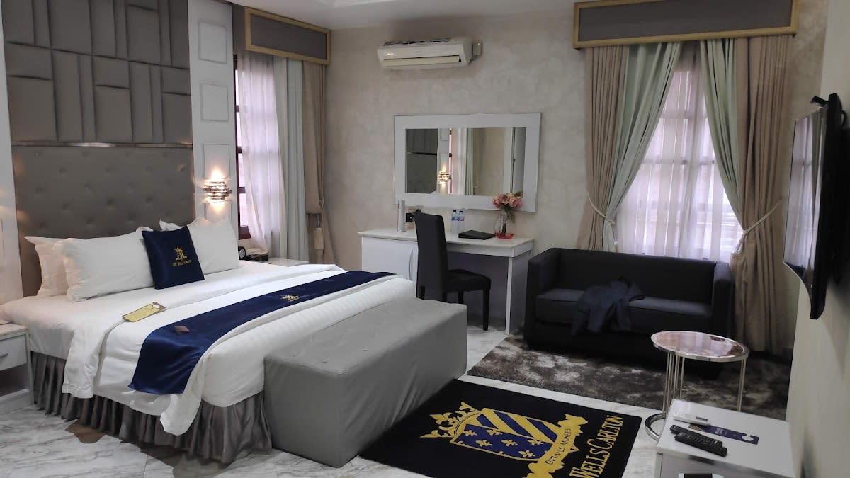 DELUXE ROOM 1
