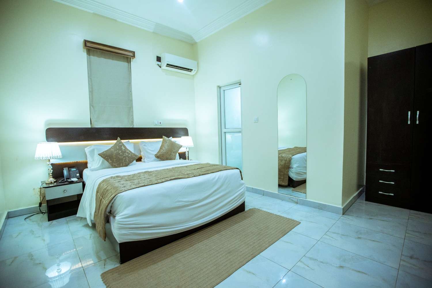 Business Suite 1