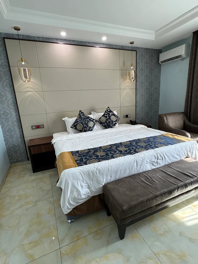 Exclusive Room 1