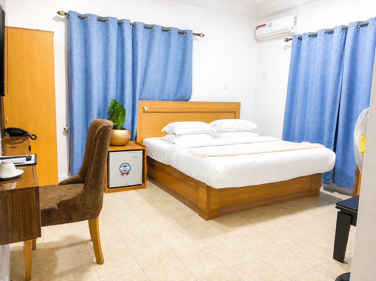 Bronze Room 1