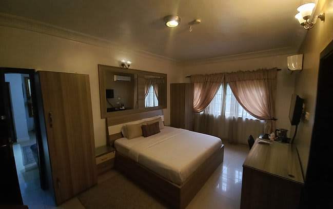 Executive Royale (1 Bedroom Apartment) 1