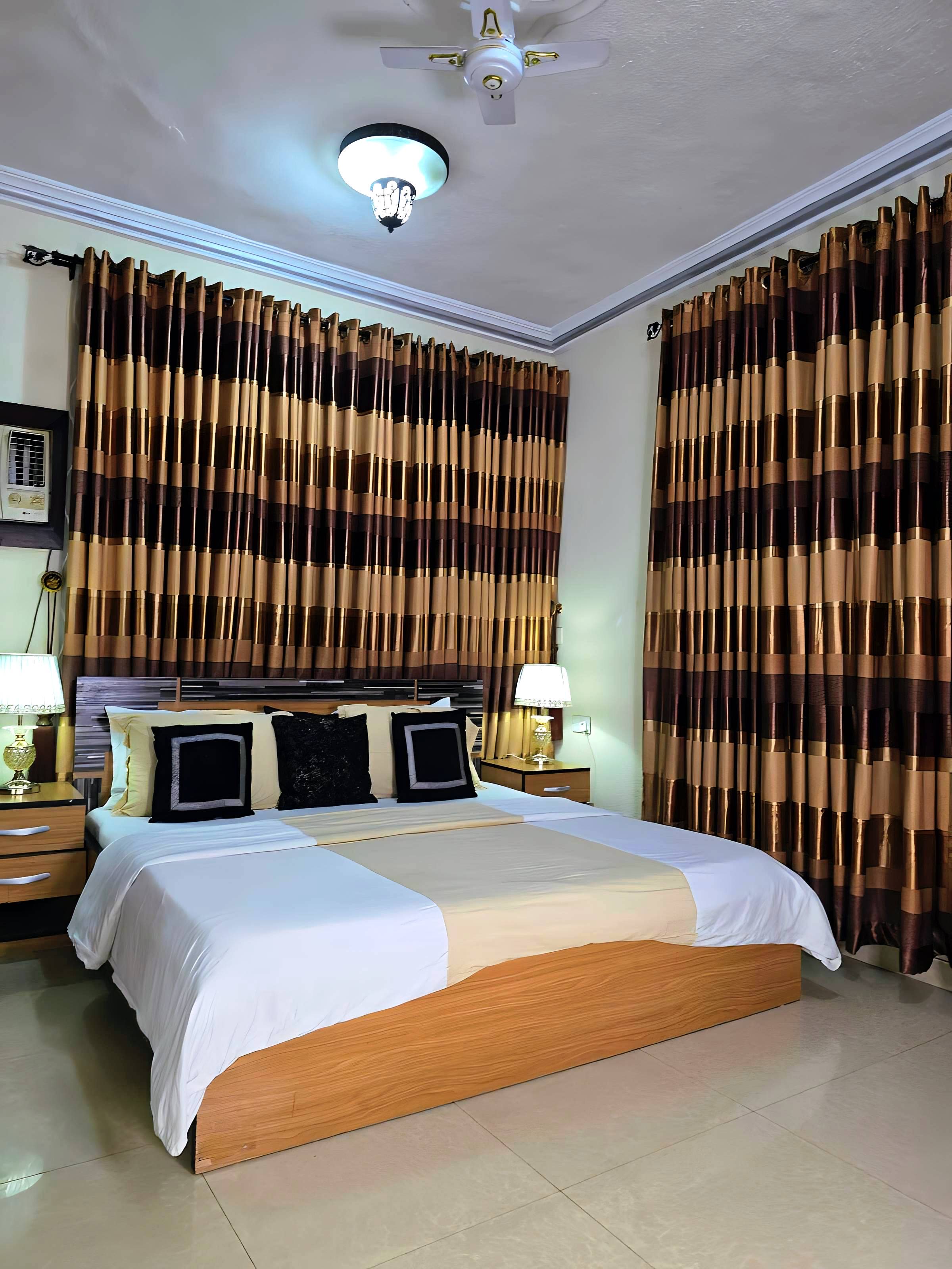 The deluxe suite 10 1