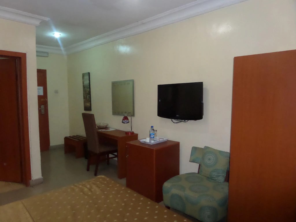 SUPERIOR ROOM 1