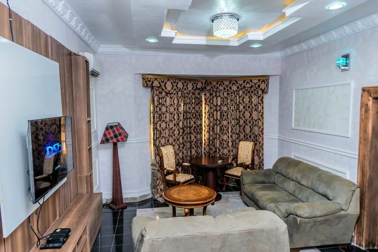 Queen Suites 1