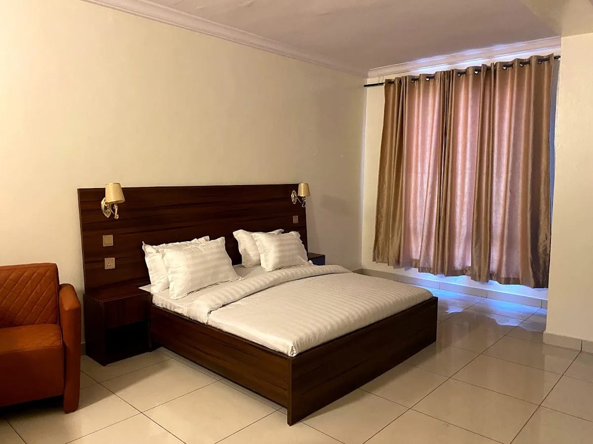 Diamond Room 1