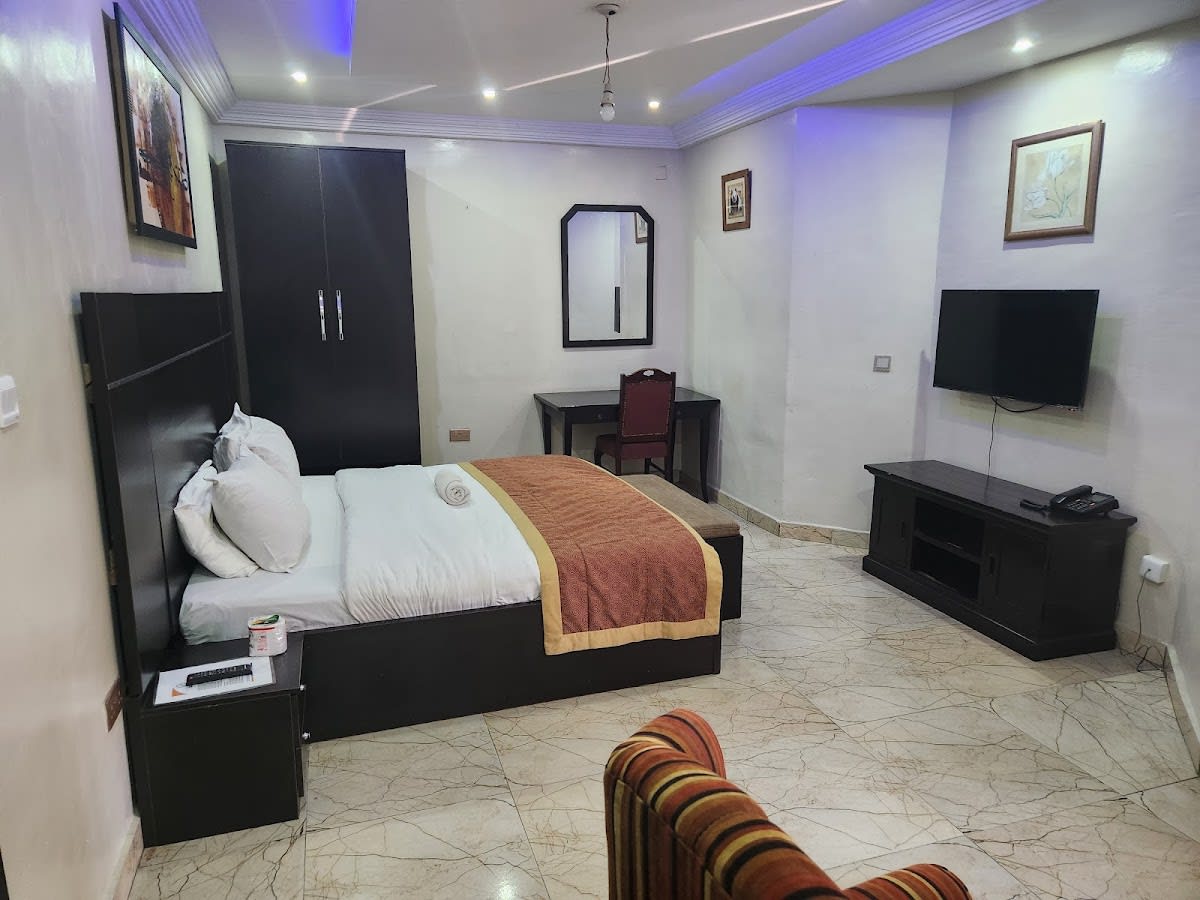 2 Bedroom Apartment with cooking 1