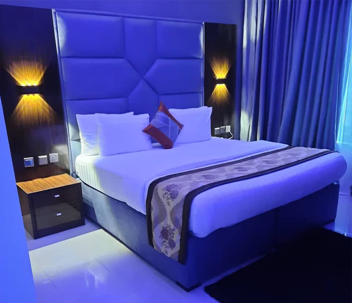 Ambassador Suite (with kitchenette) 1