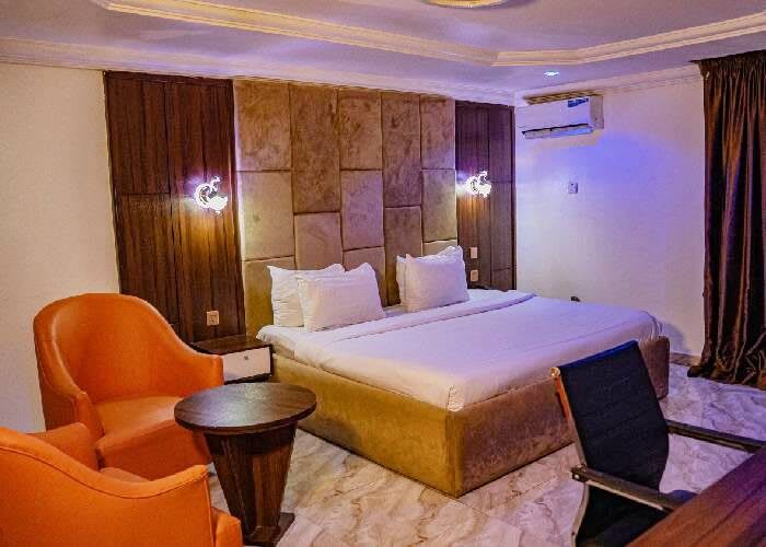 Business Suite 1