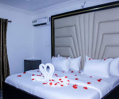 DELUXE ROOM 1
