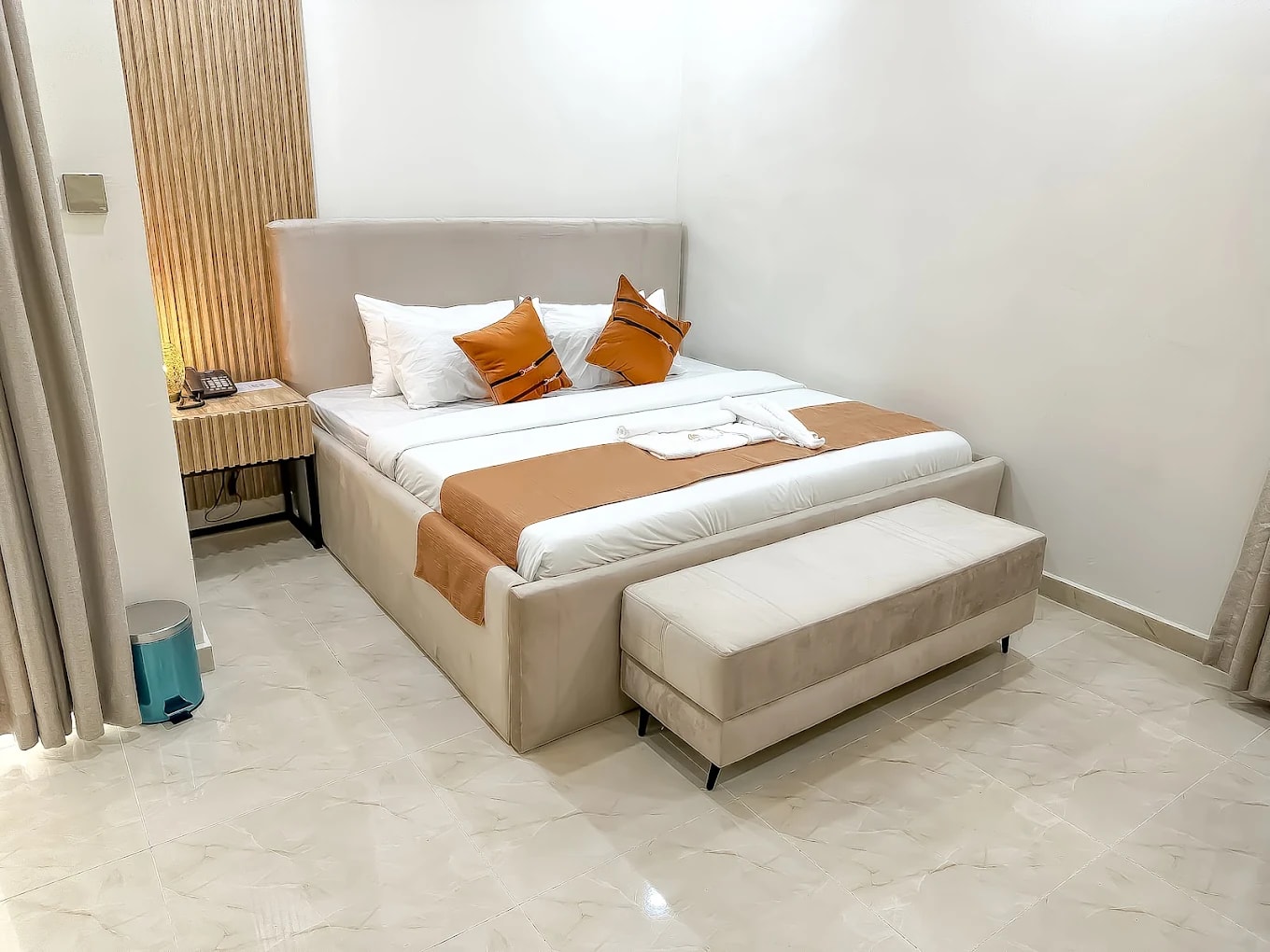 DELUXE – CHOICE GRANDE LAGOS 1