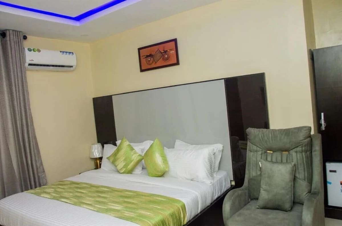 Deluxe Room 1