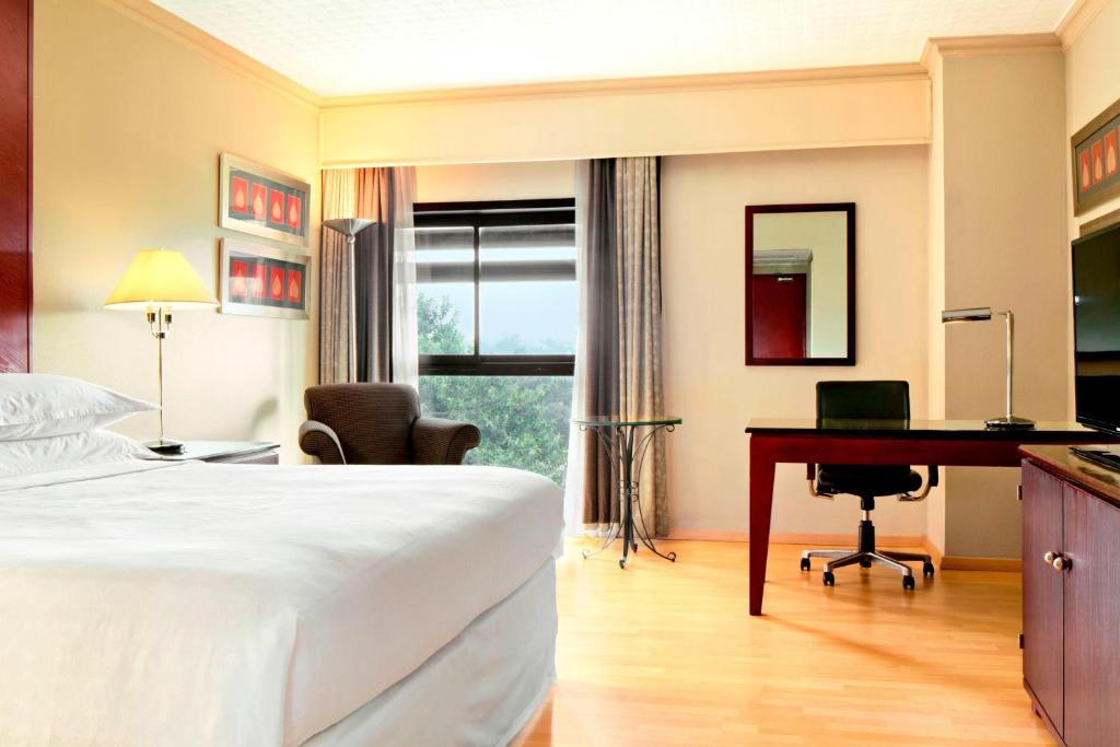 Premium King Room - High Floor/Club Lounge Access 1