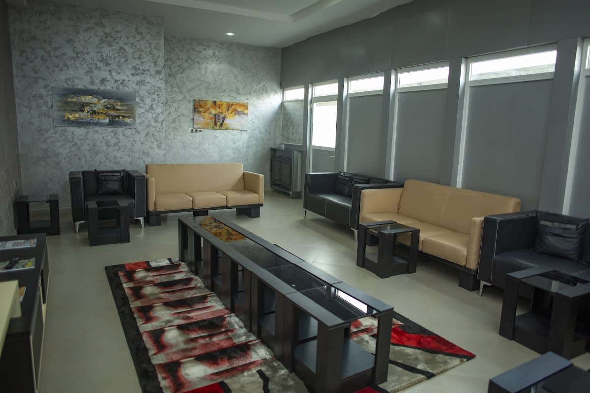 Luther Executive Suite 3 1