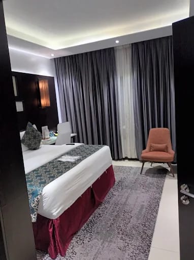 Superior Alcove Room 1