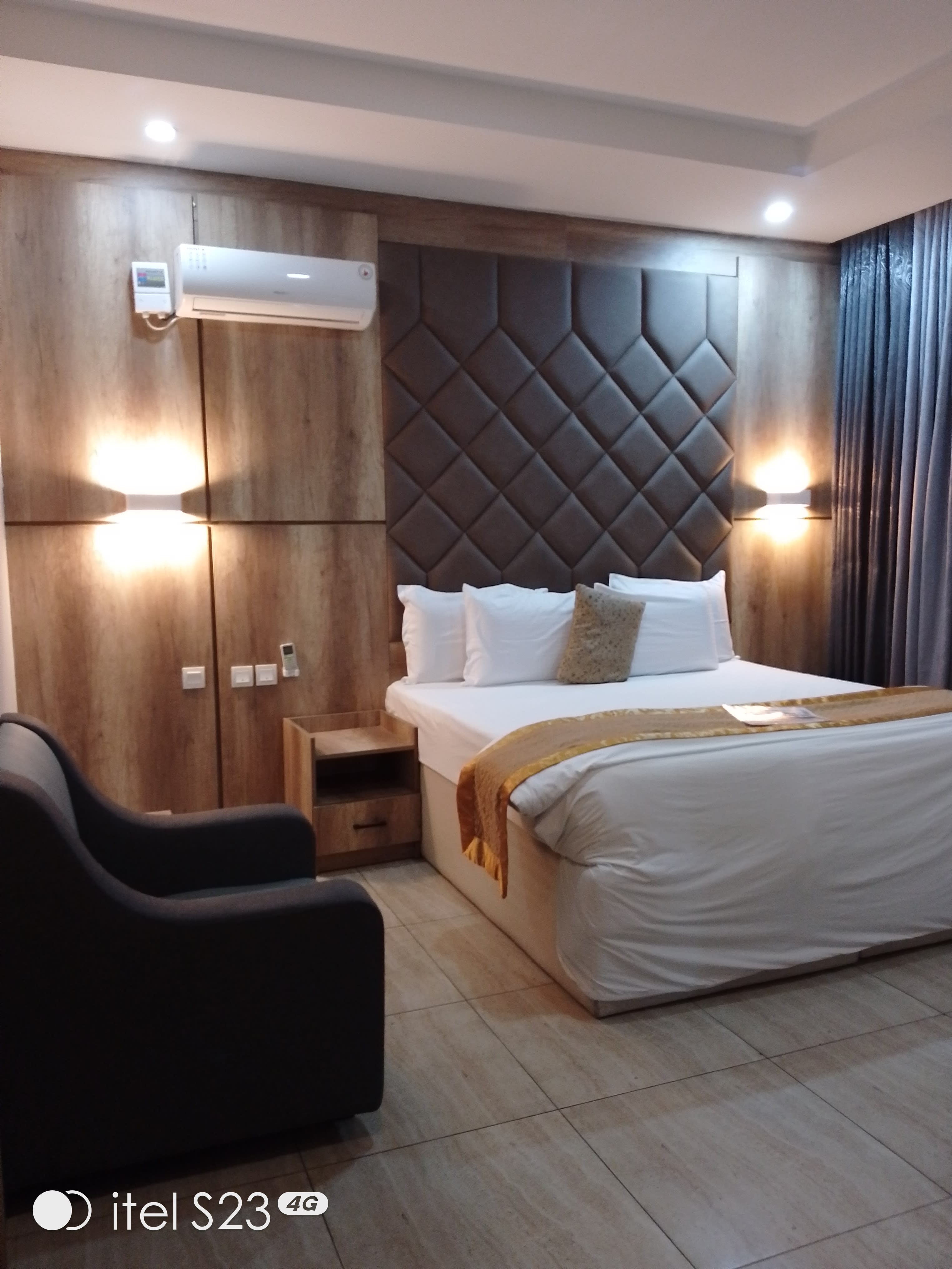 Deluxe Room 1