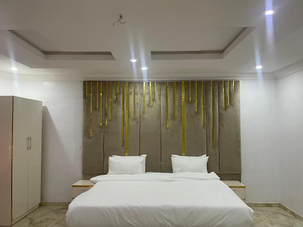 Deluxe Room 1