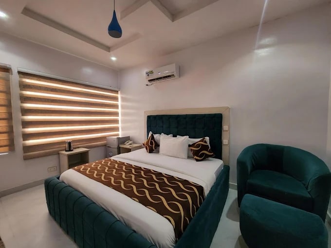 Superior King Room 1