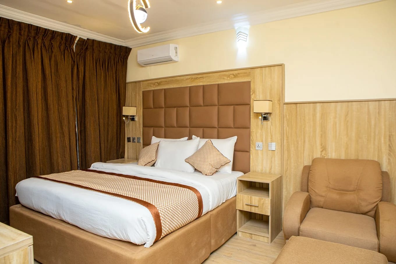 SUPERIOR ROOMS 1