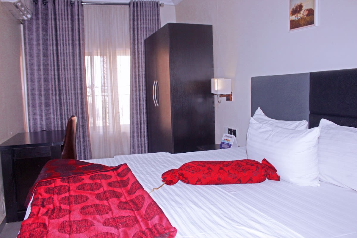 Executive Luxury 1
