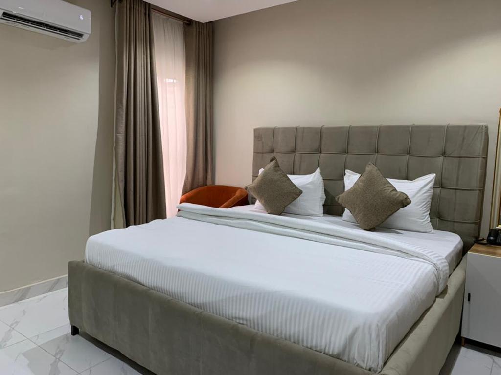 DOUBLE DELUXE – CHOICE SUITES SIGNATURE 1