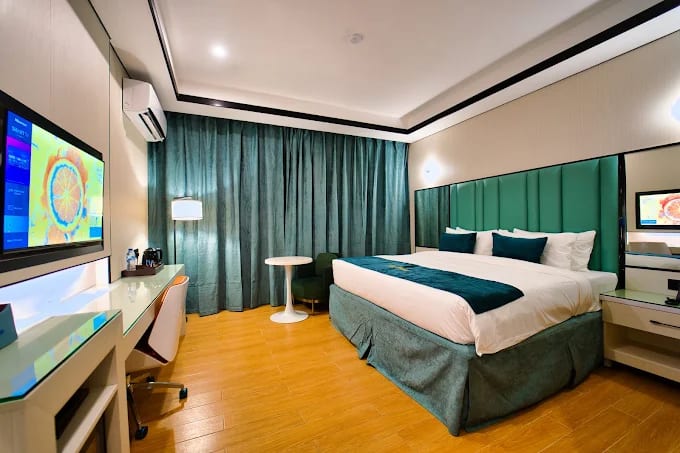 Juinor Executive Suite 1