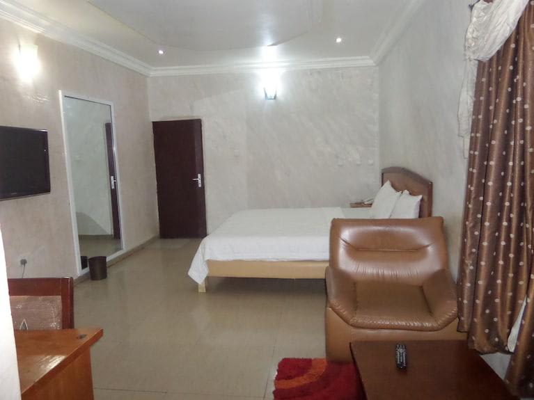 Deluxe Suite 1