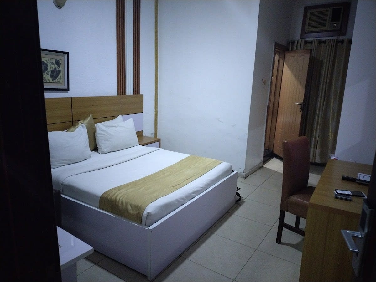 Deluxe Room (Refundable Deposit of N5,000) 1