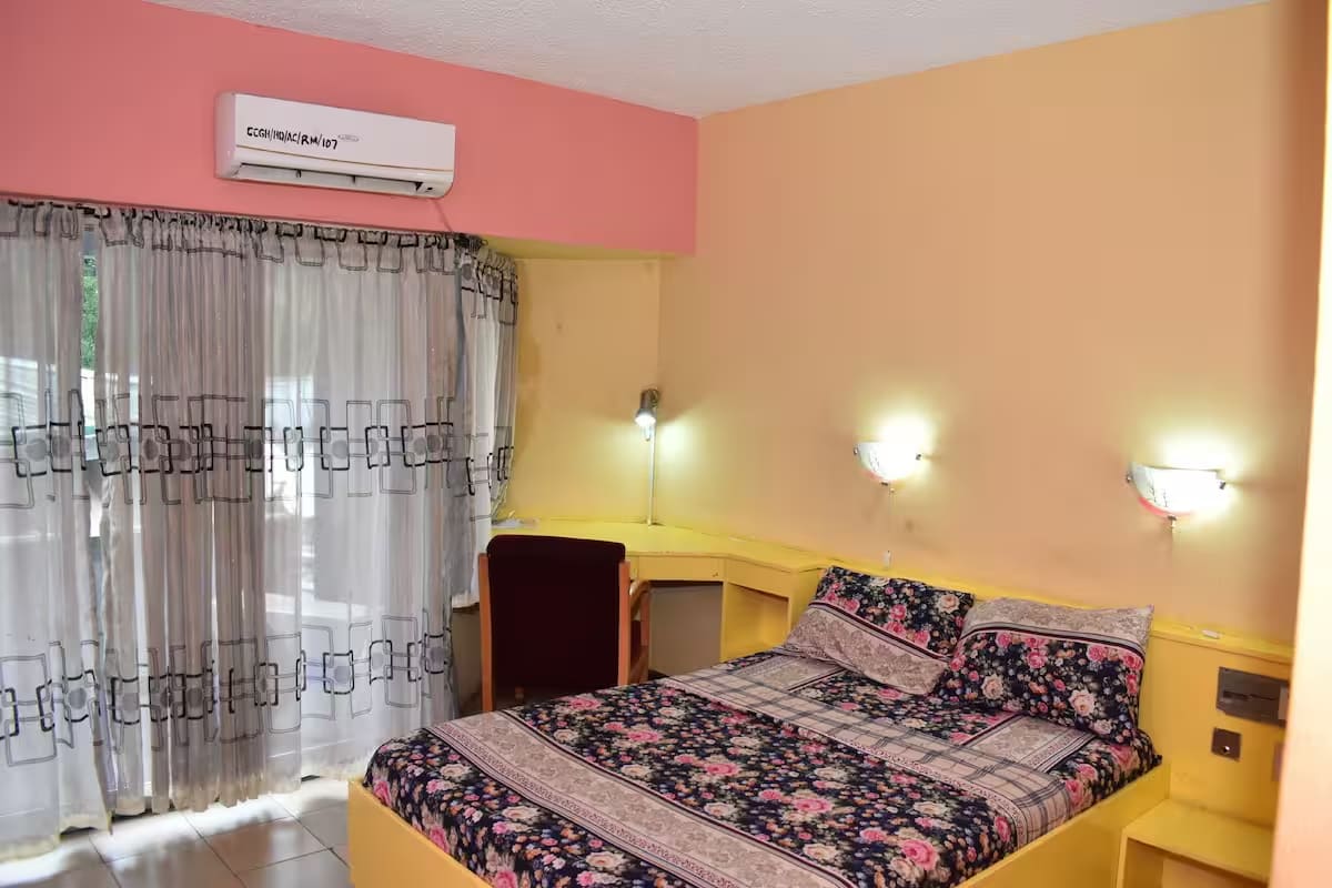 Deluxe Suite 1