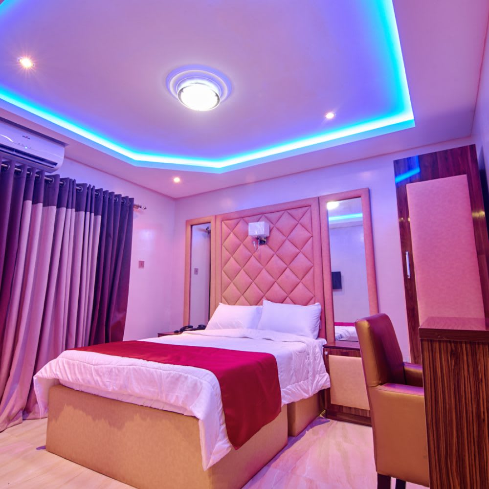 GOLDEN EXQUISITE ROOM 1