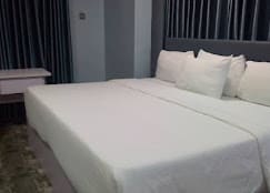 Deluxe Famlly Room 1
