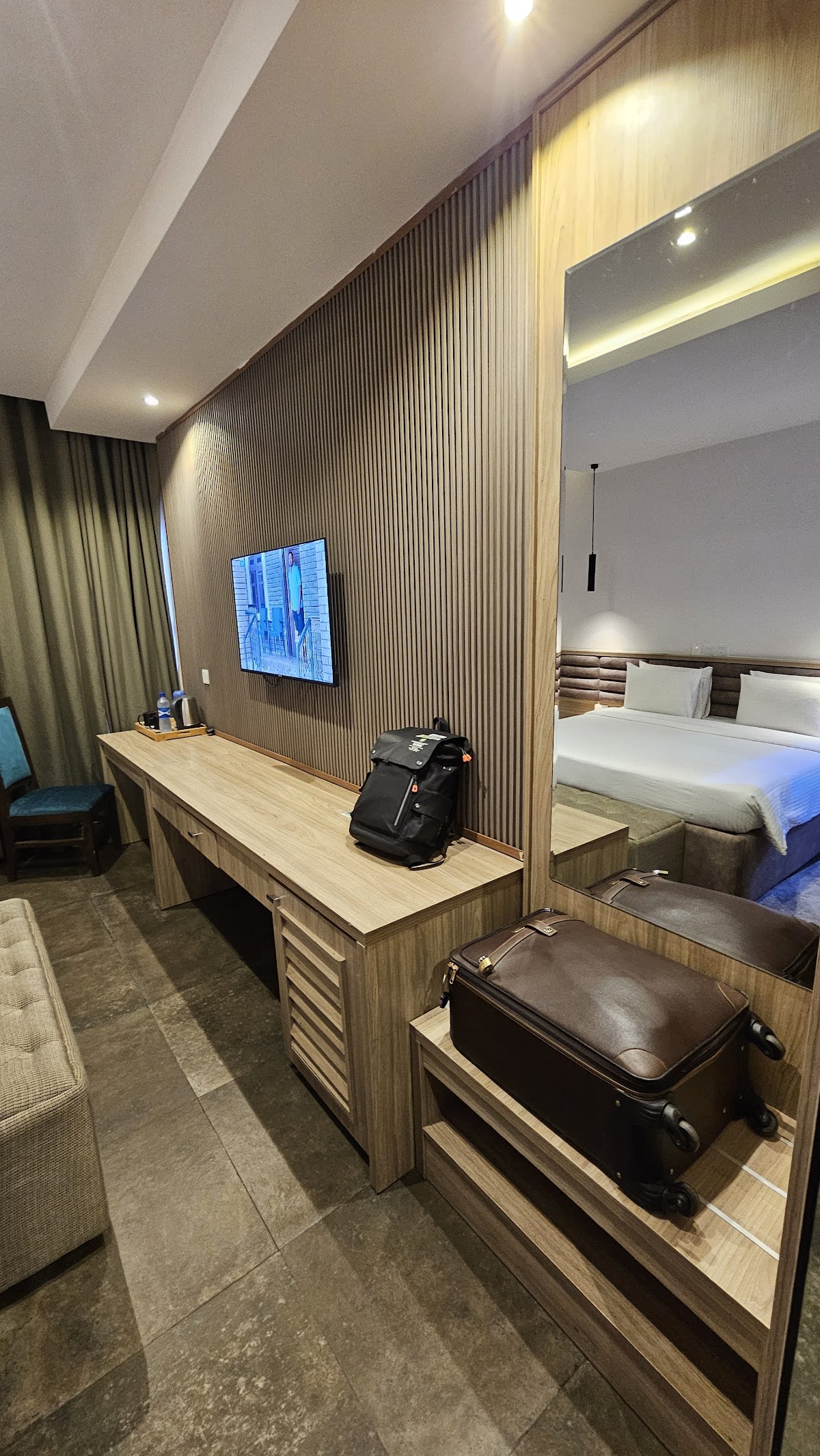 Rollins Junior Suite 1