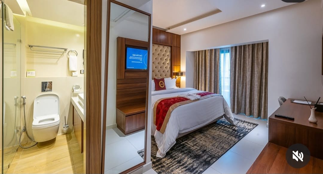 Classic Business Suite 1