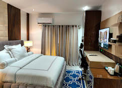 Executive Suite 1