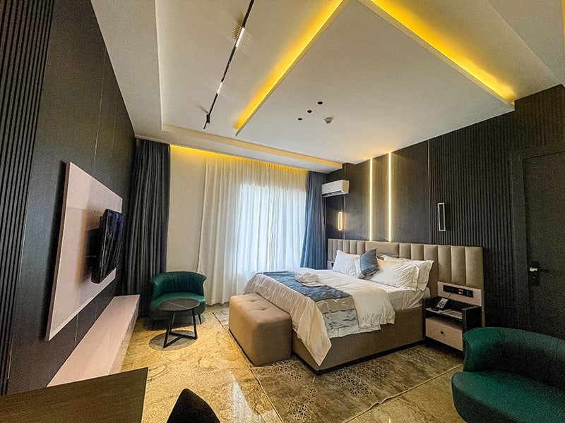 Astoria Executive 1