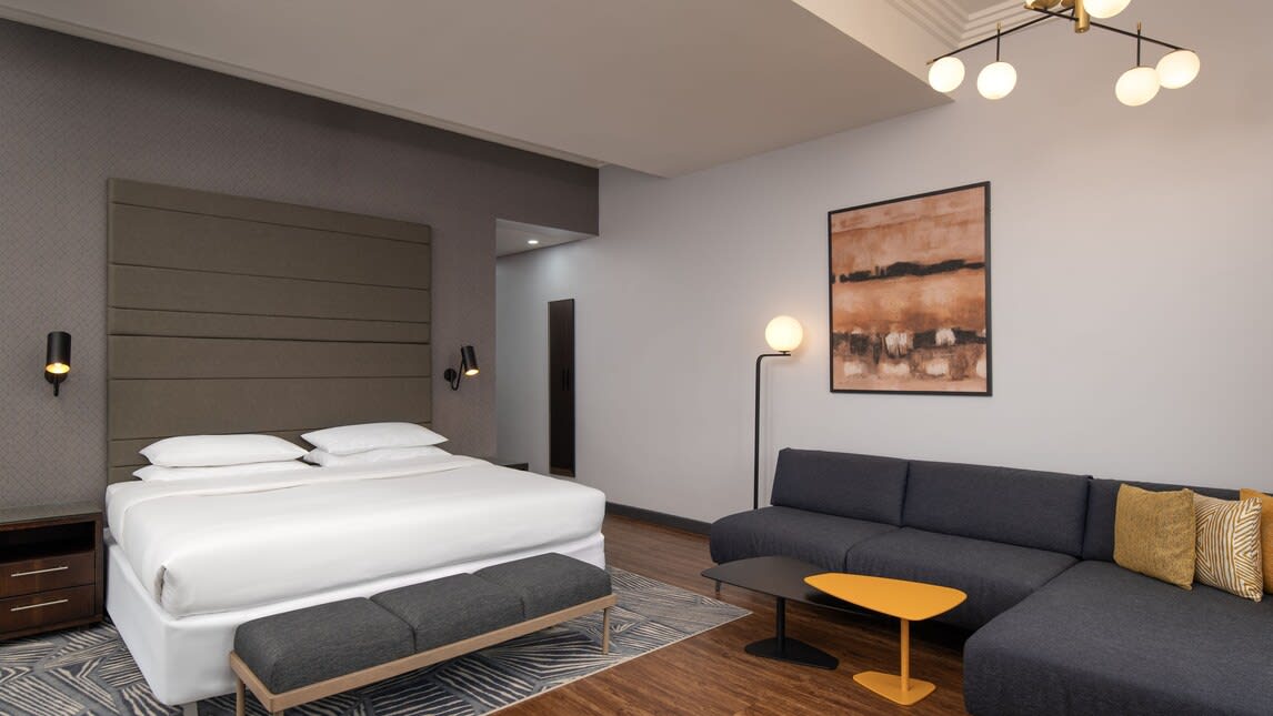 1 Bedroom Family Suite, 1 King, Alternate: sofa bed 1
