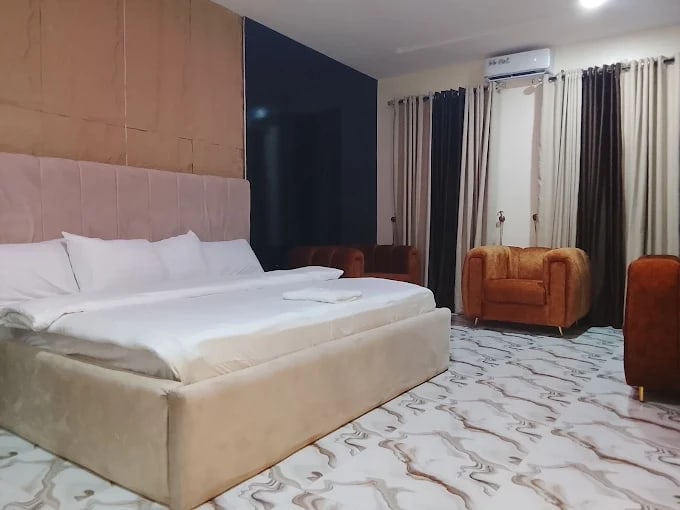 Royal Room 1